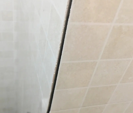 双柏瓷砖空鼓维修公司分享阳台瓷砖脱落的修复过程可以分为以下几个步骤